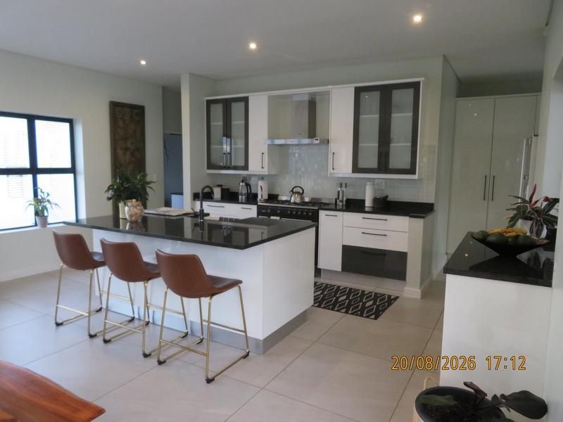 To Let 5 Bedroom Property for Rent in Zevendal Western Cape